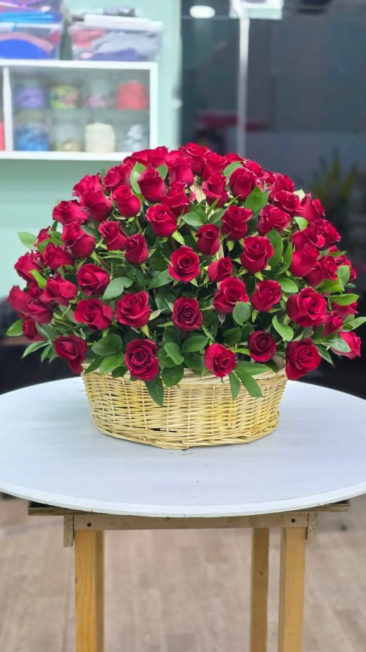 Red Rose Basket