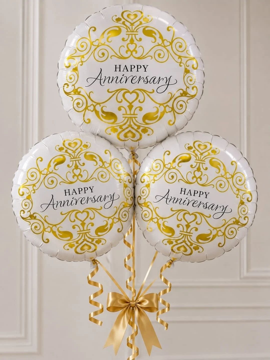 A sophisticated gold balloon arrangement that adds a luxurious touch to birthdays, anniversaries, and special celebrations.